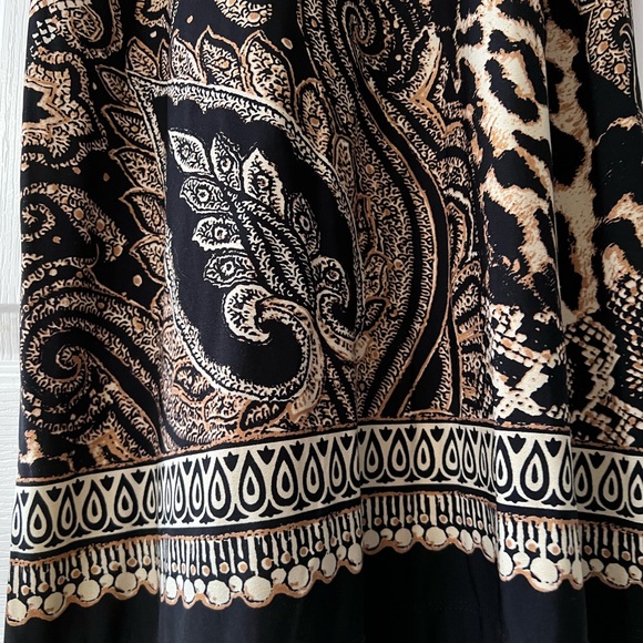 Chico’s v-neck dress. 3/4 sleeve Chico’s size 0 which is equivalent to a small/4 - Picture 2 of 9